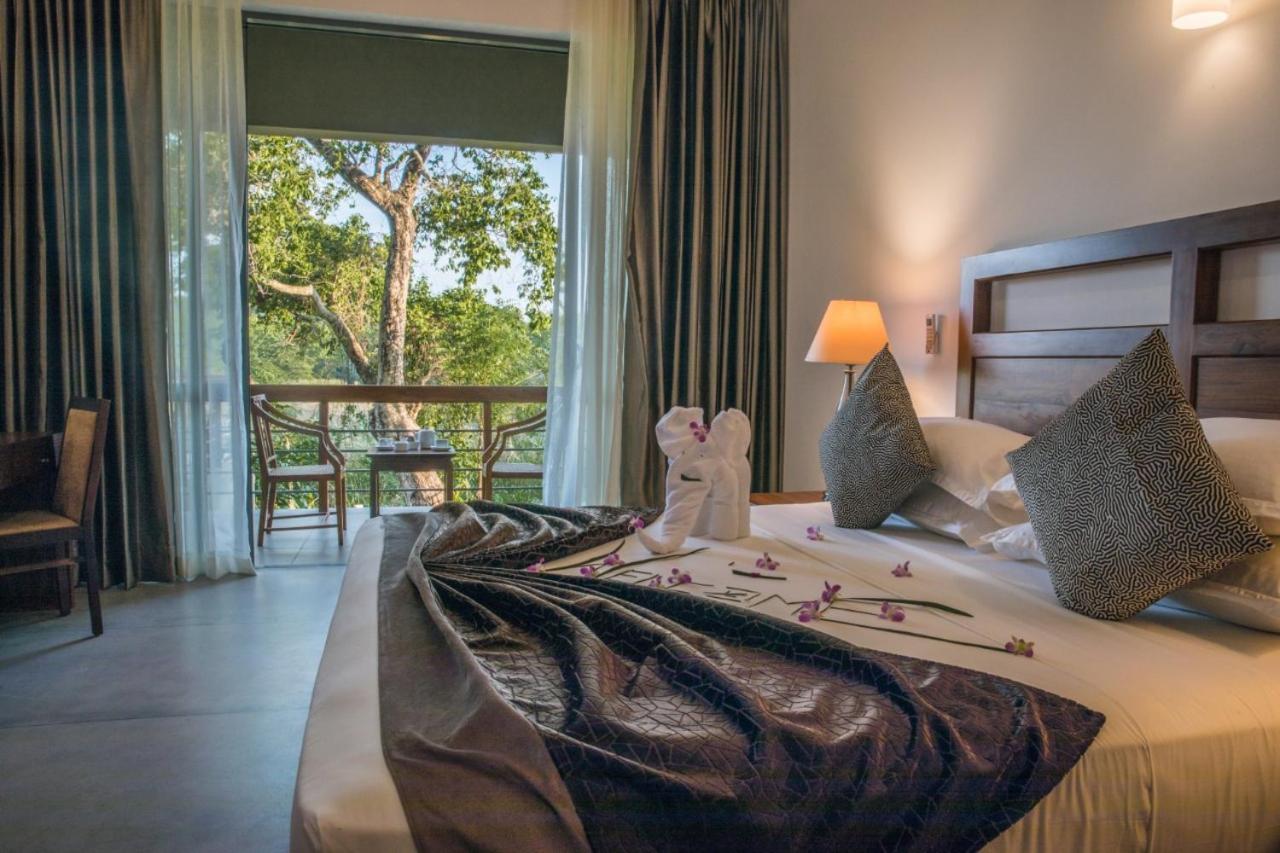 Manthila Hotel Anuradhapura Exterior photo