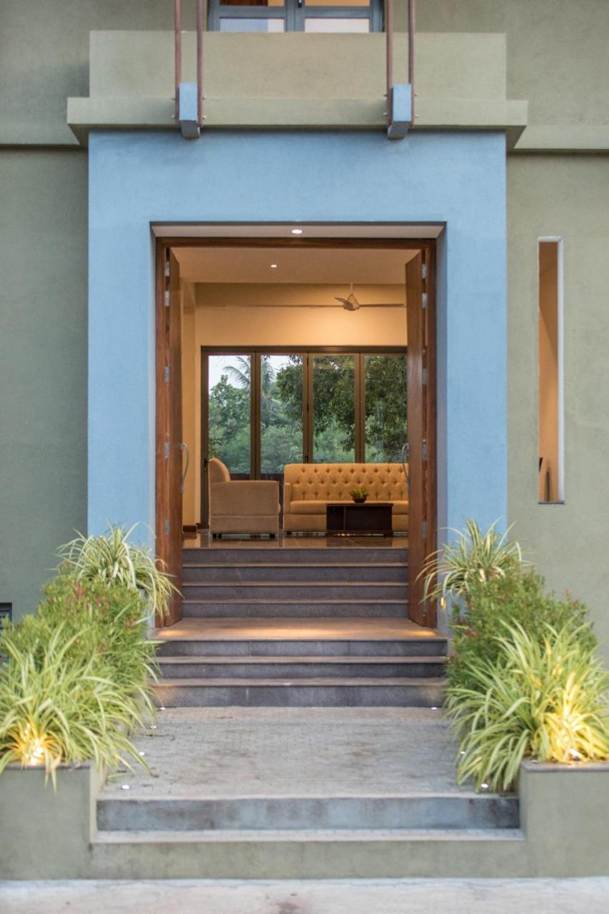 Manthila Hotel Anuradhapura Exterior photo